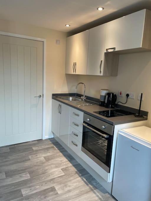 Lovely 1 Bedroom Studio Apartment - Merthyr Tydfil Ngoại thất bức ảnh