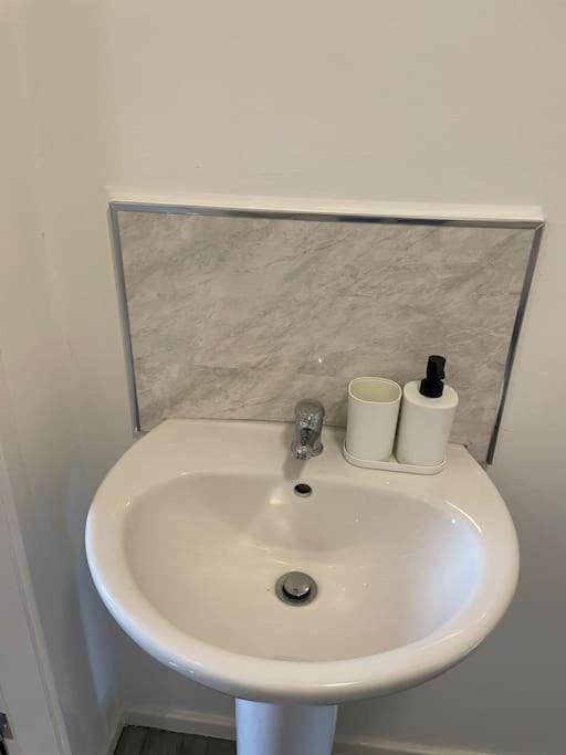 Lovely 1 Bedroom Studio Apartment - Merthyr Tydfil Ngoại thất bức ảnh
